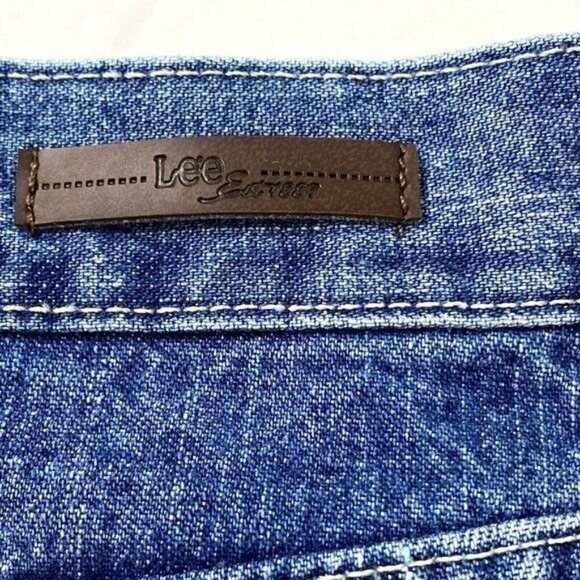 Lee Women’s size 18 Short Relaxed Fit Straight Leg Blue Denim Jeans 40 x 28 - Picture 7 of 10